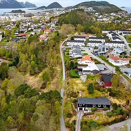 Tranquil Haven Villa Ålesund
